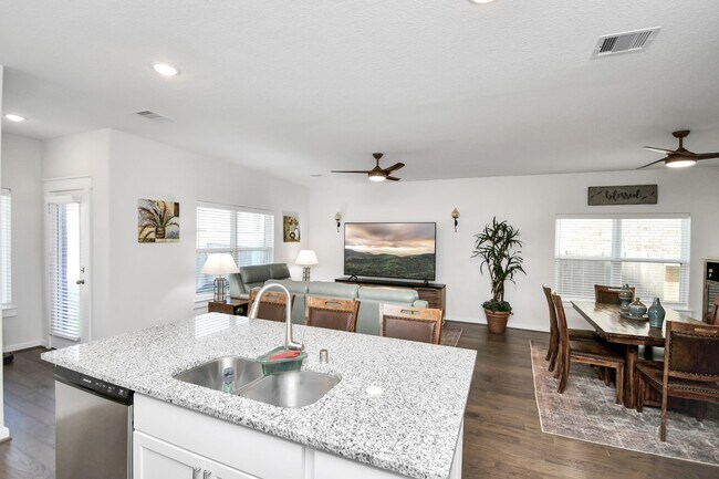 Building Photo - 4653 Cleo Day Dr