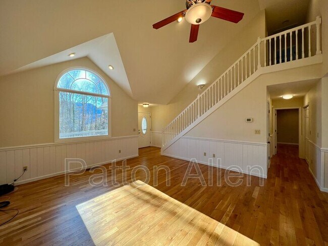 Building Photo - 212 Appleton Dr