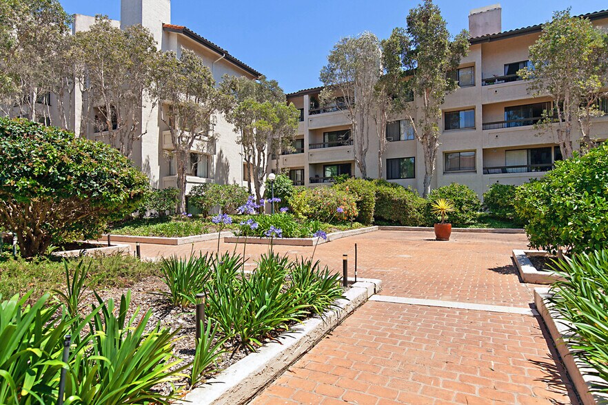 Building Photo - 5605 Friars Rd