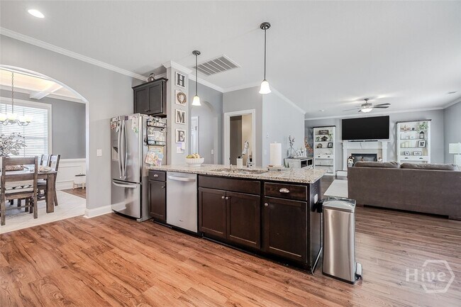 Building Photo - 114 Sams Dr