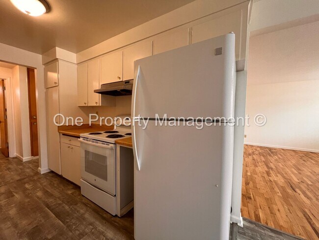 Building Photo - 121 SE 98th Ave