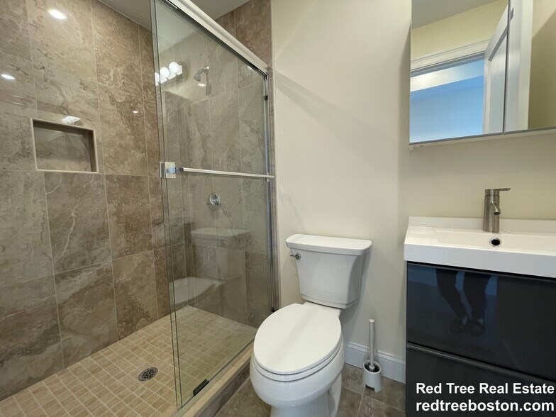 Building Photo - 1022 Commonwealth Ave