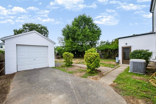 Building Photo - 22 Ruggles St