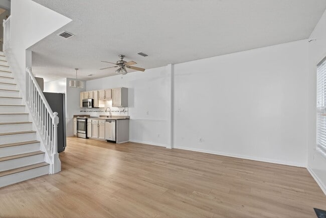 Building Photo - 302 Dorothy Dr
