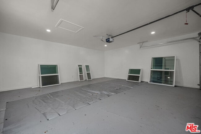 Building Photo - 1091 Palm Terrace