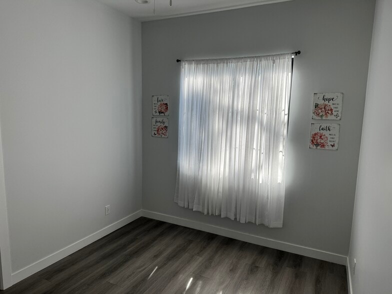 Building Photo - 1373 S Sean Dr