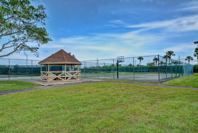Building Photo - 1630 NW 22nd Ave