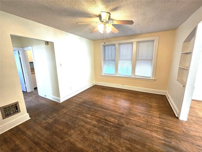 Building Photo - 4953 Holly Hills Ave