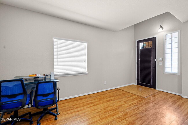 Building Photo - 2057 Shreya St