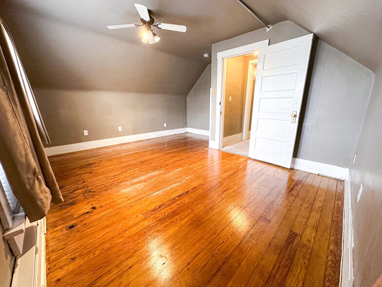 Building Photo - 1325 24th St