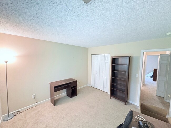 Building Photo - 504 Kingsman Ln