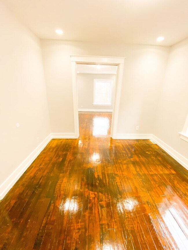 Building Photo - Spacious 3 Bed 2 Bath Home!!