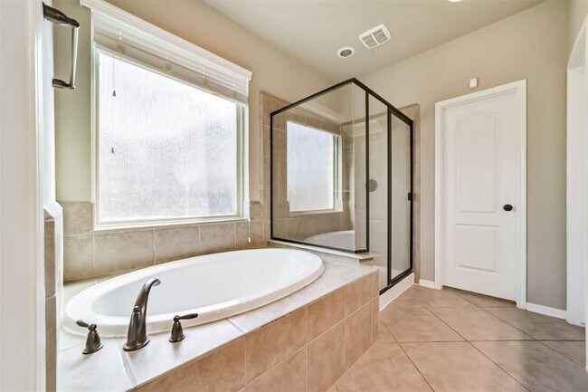 Building Photo - 6207 Holly Oaks Court