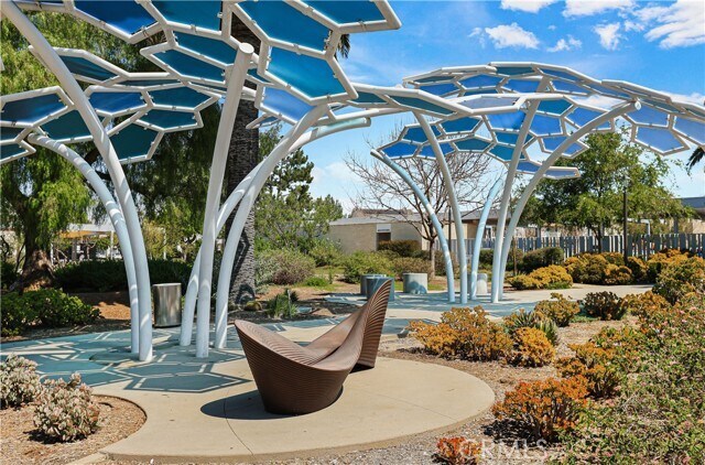 Building Photo - 166 Novel