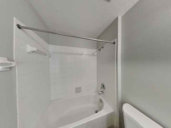 Building Photo - Charming 3-Bed, 2-Bath Home in Spring Hill with Garage Parking