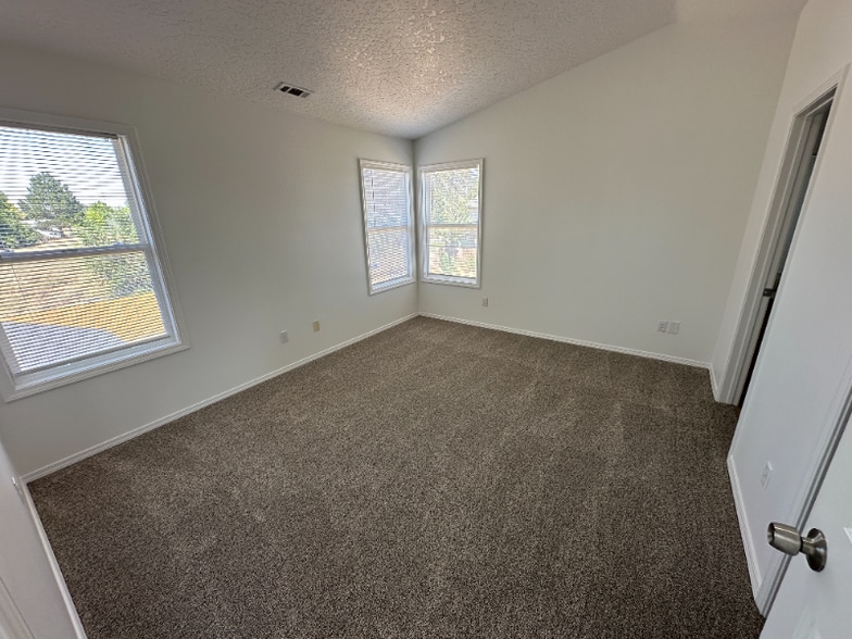 Building Photo - 670 Teton Dr