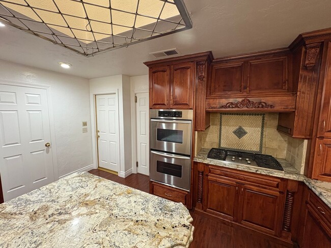 Building Photo - Entertainer delight rental home located in ''The Lakes'' subdivision Coming soon *Private Showing...