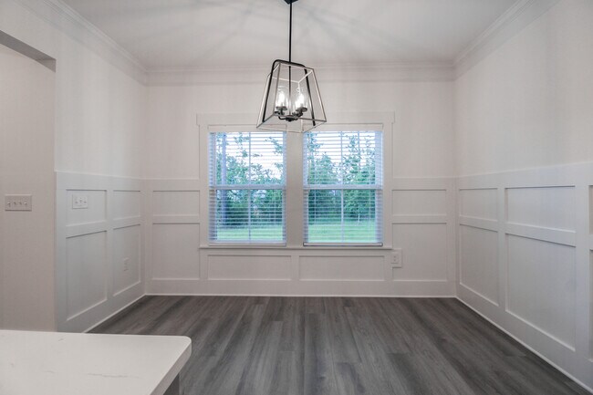 Building Photo - 2036 Warbler Dr