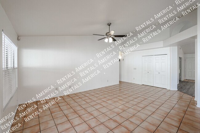 Building Photo - 1105 N Quail