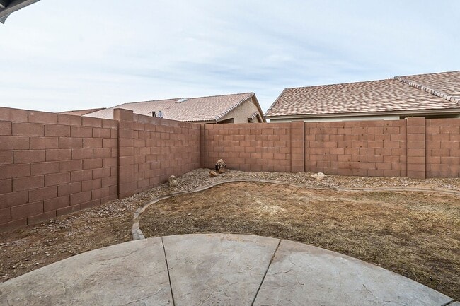 Building Photo - Great home in gated community!