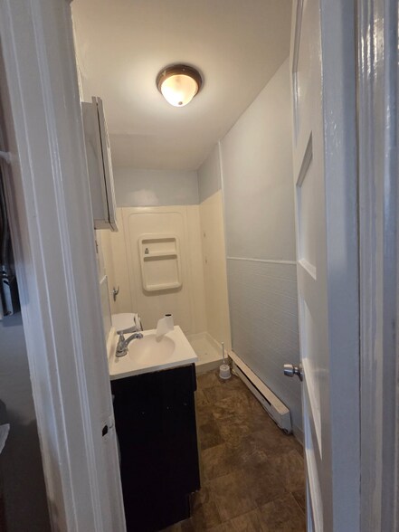 Building Photo - 54 Crown St