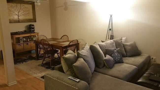 Building Photo - Must see spacious Condo!!!!!!!!!!!!!