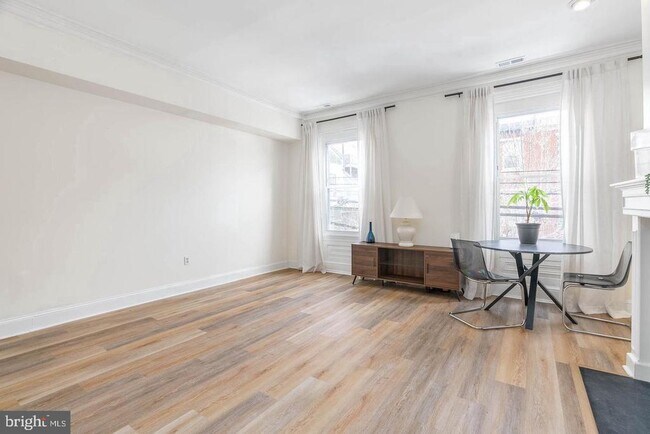 Building Photo - 558 N 16th St