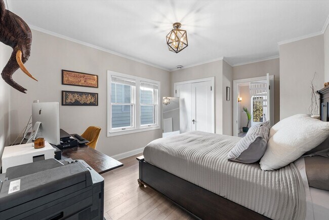 Building Photo - 2509-2511 N Cramer St