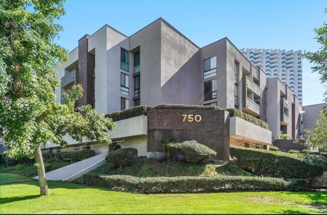 Building Photo - 750 State St