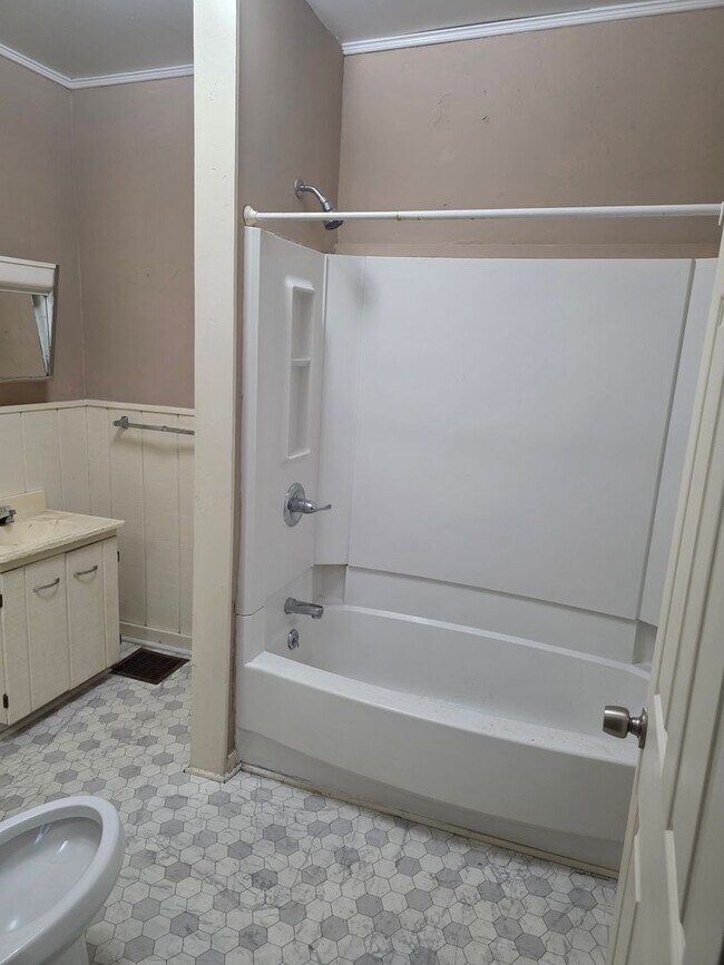 Building Photo - House for rent