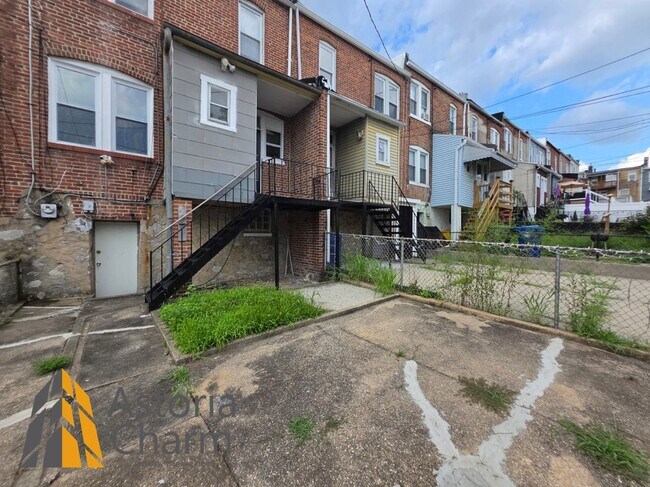Building Photo - 3016 Pelham Ave