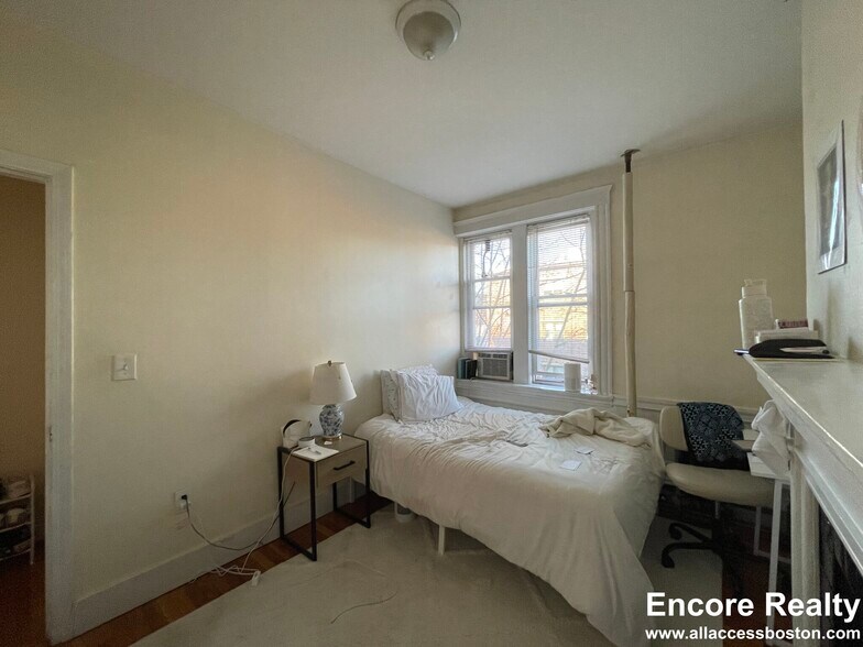 Building Photo - 66 Egmont St