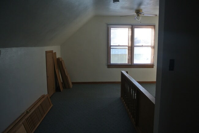 Building Photo - 4 Bedroom House!