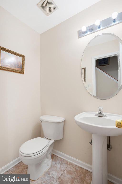 Building Photo - 16 High Meadows Dr