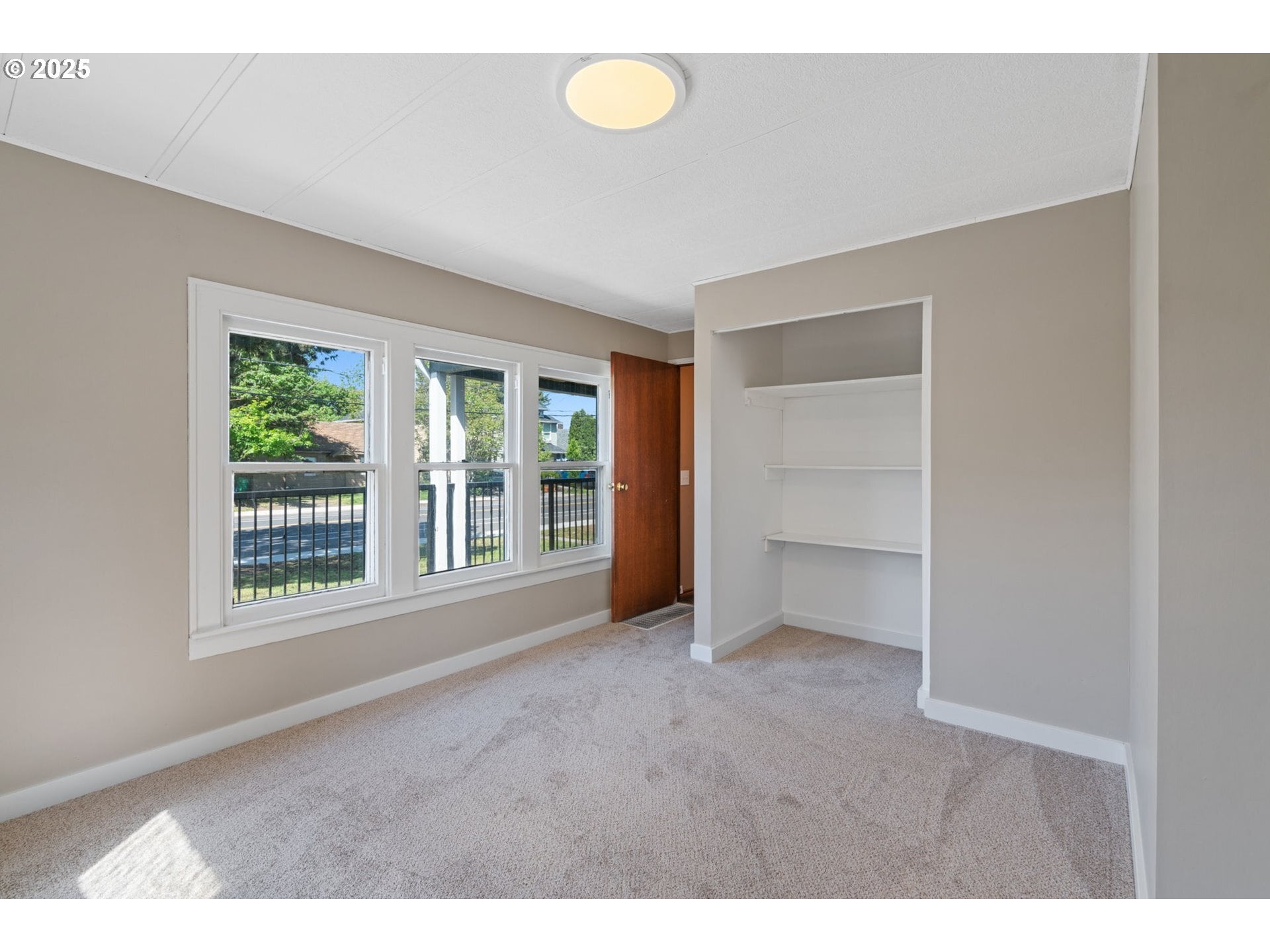 Building Photo - 5324 SE Flavel St