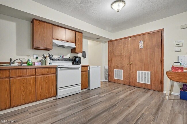 Building Photo - 1565 Whitehall Blvd