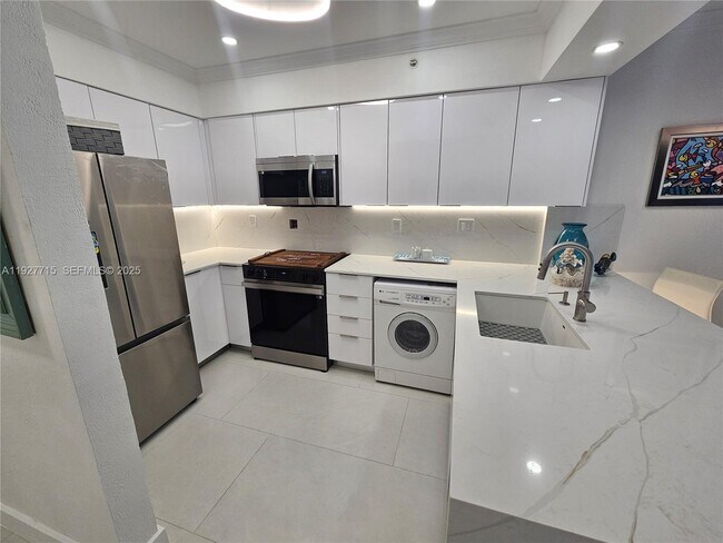 Building Photo - 2501 S Ocean Dr