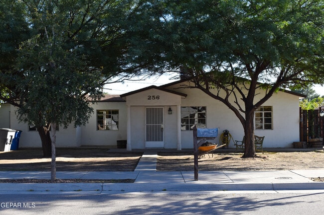 Building Photo - 256 Yale Ave