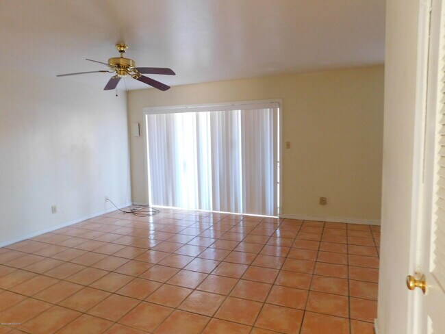 Building Photo - 155 E Colonial Ct