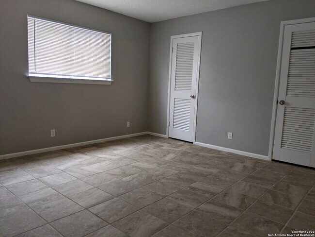 Building Photo - 2330 Blossom Dr
