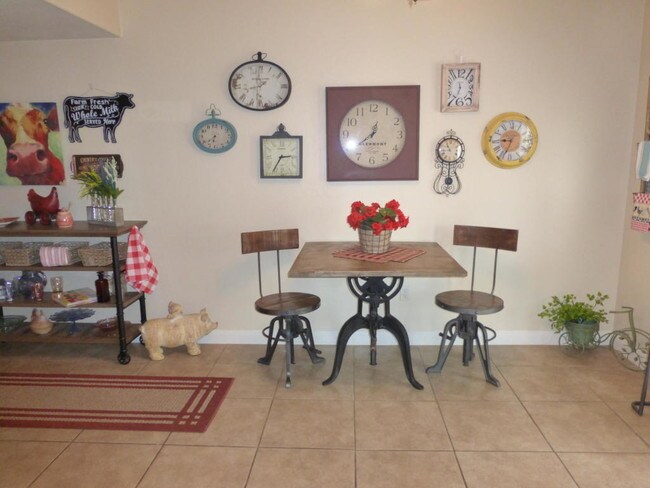 Eating Area - 370 1425 N St