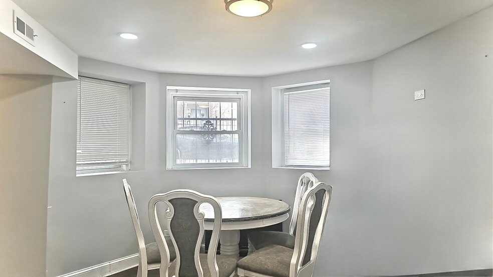 Building Photo - 3539 W Grenshaw St