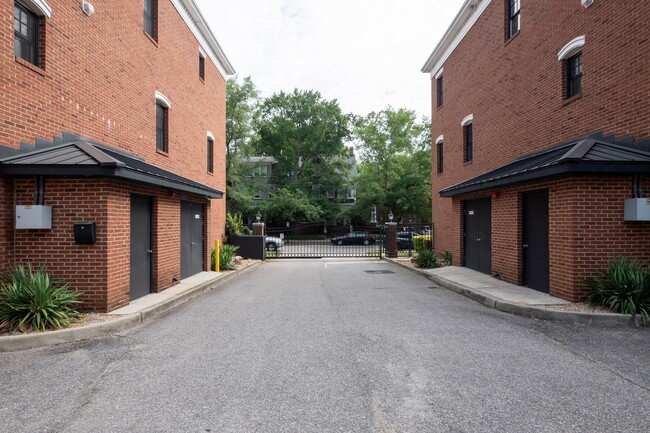 Building Photo - 805 Westover Ave