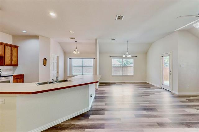 Building Photo - 1216 Lake Forest Dr