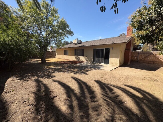 Building Photo - 947 W Seeger Ave