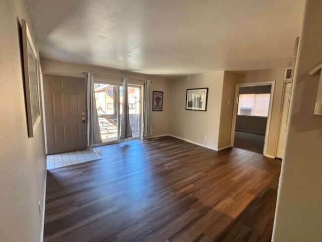 Building Photo - Lower Level Sunriver Condominium Unit - Powder Village H5