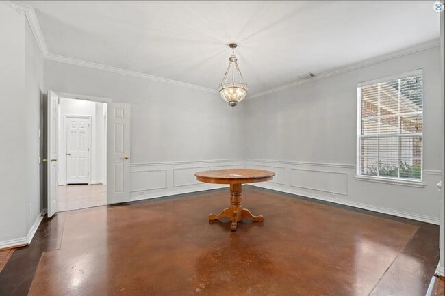 Building Photo - 1605 Berwick Dr