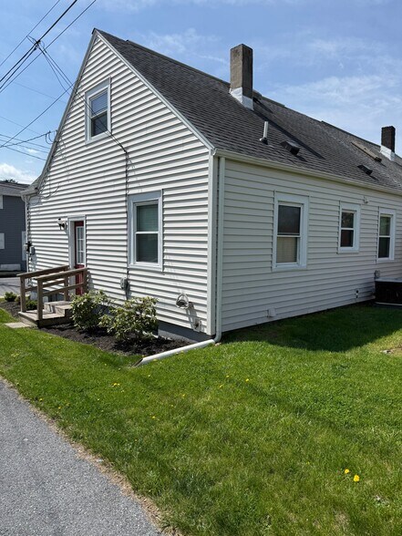 Building Photo - 46 E 2nd St