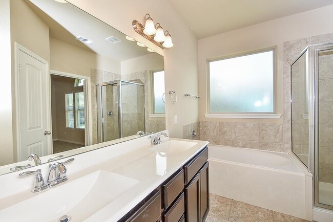 Building Photo - 8806 Alicia Dr