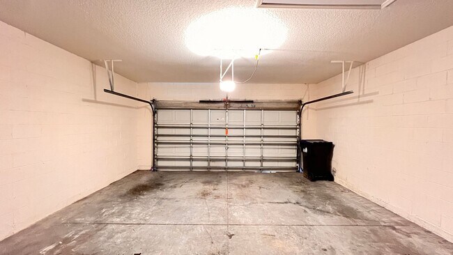 Building Photo - Spacious 4-Bedroom Home in HOA Community with Fantastic Amenities!